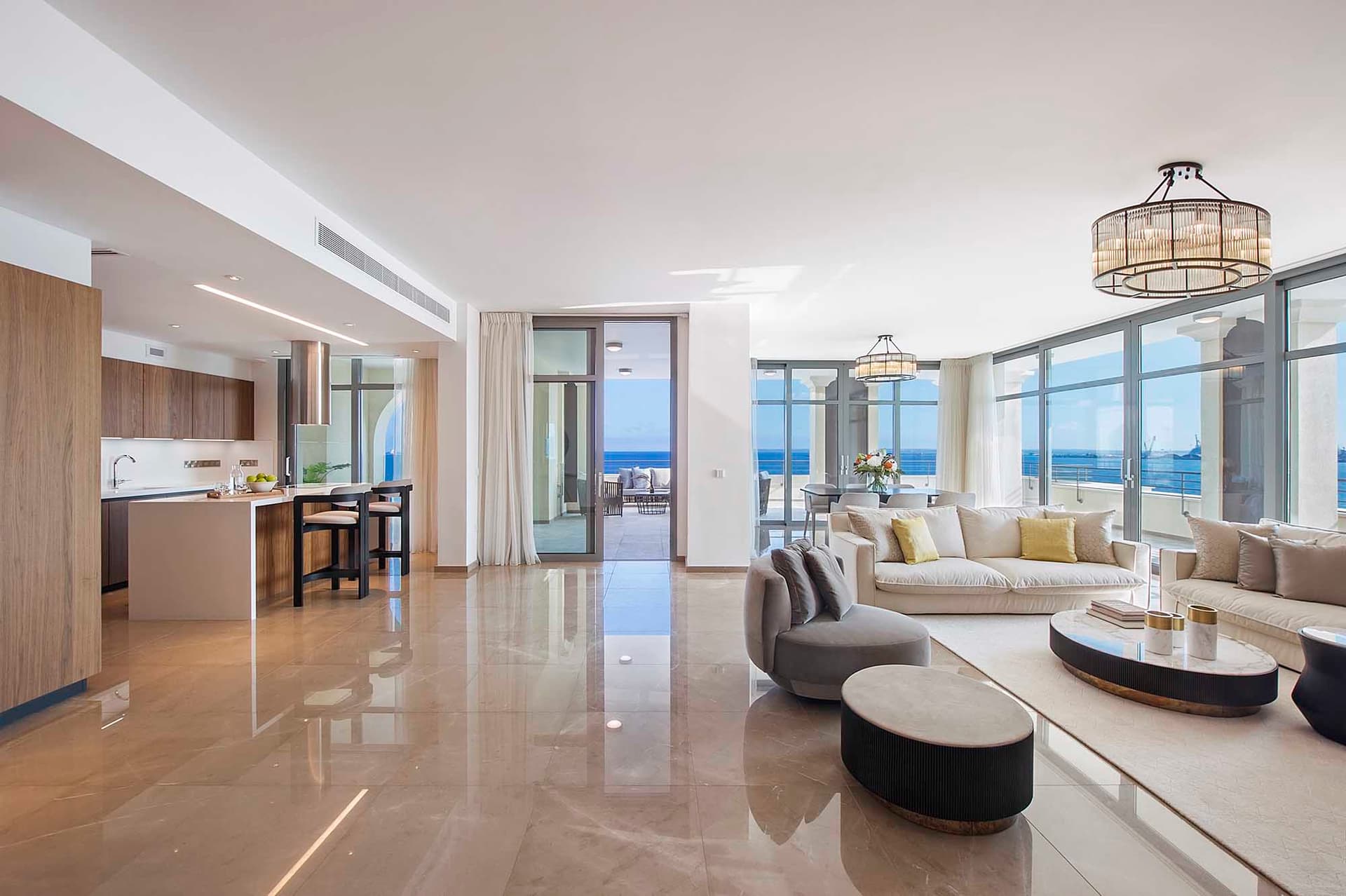 4 Bedroom Penthouse in Limassol Centre - photo 2