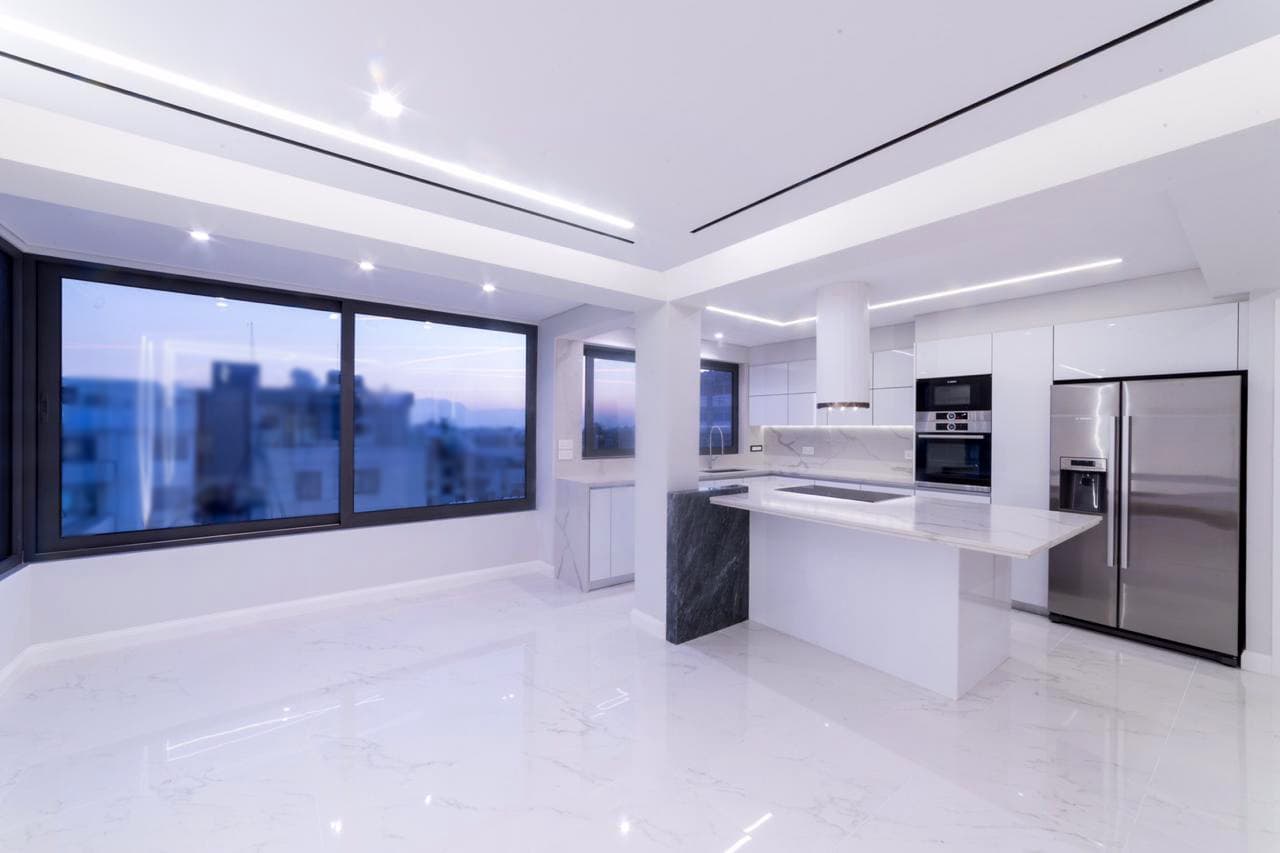 3 Bedroom Apartment in Archiepiskopou Makariou - photo 1