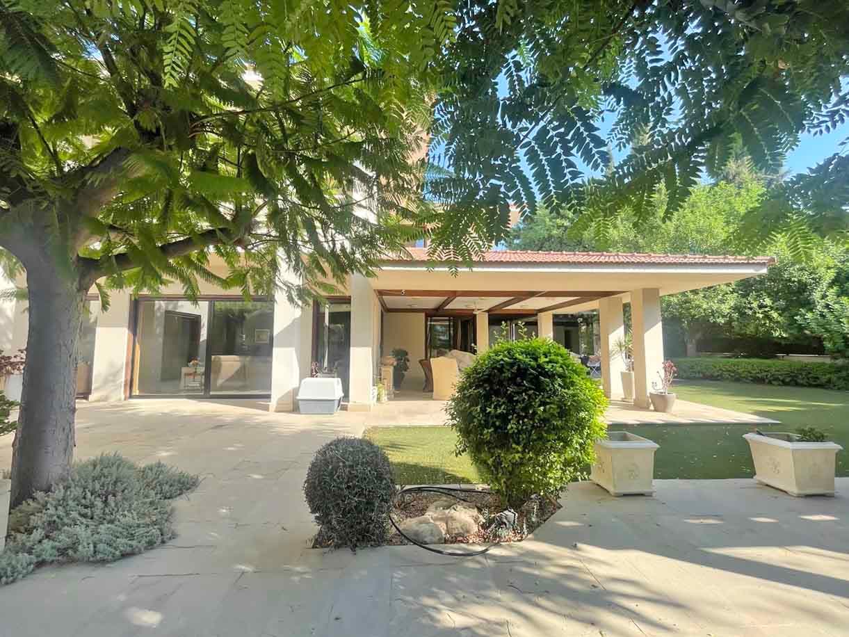 6 Bedroom House in Michael Christodoulide 7