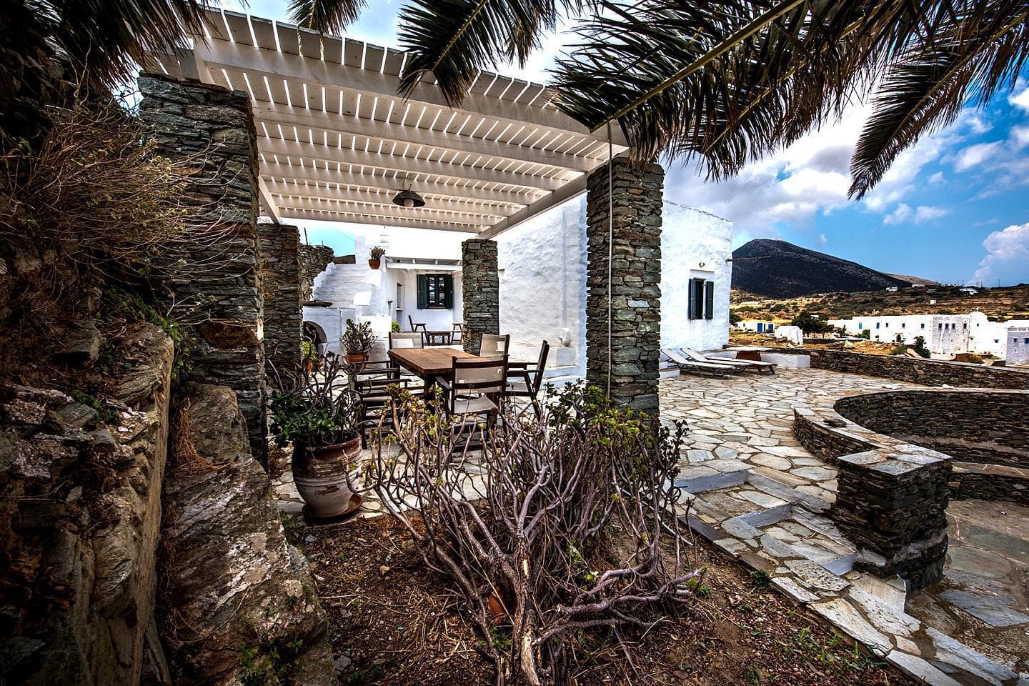 4 Bedroom Villa in Main town - Chora - photo 1