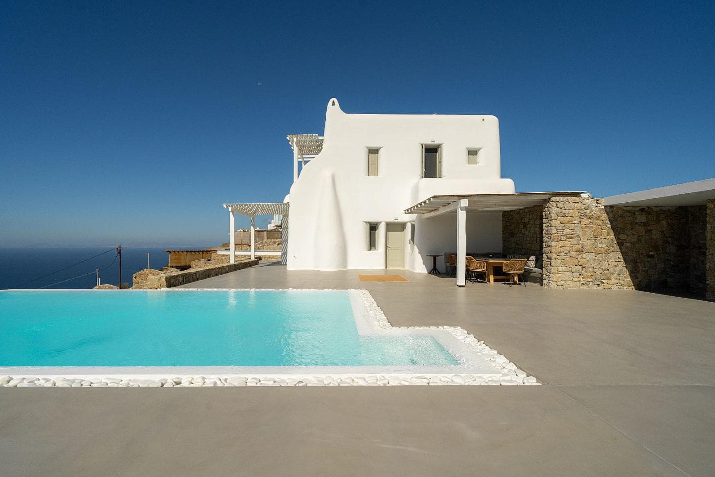 8 Bedroom Villa in Faros Armenistis