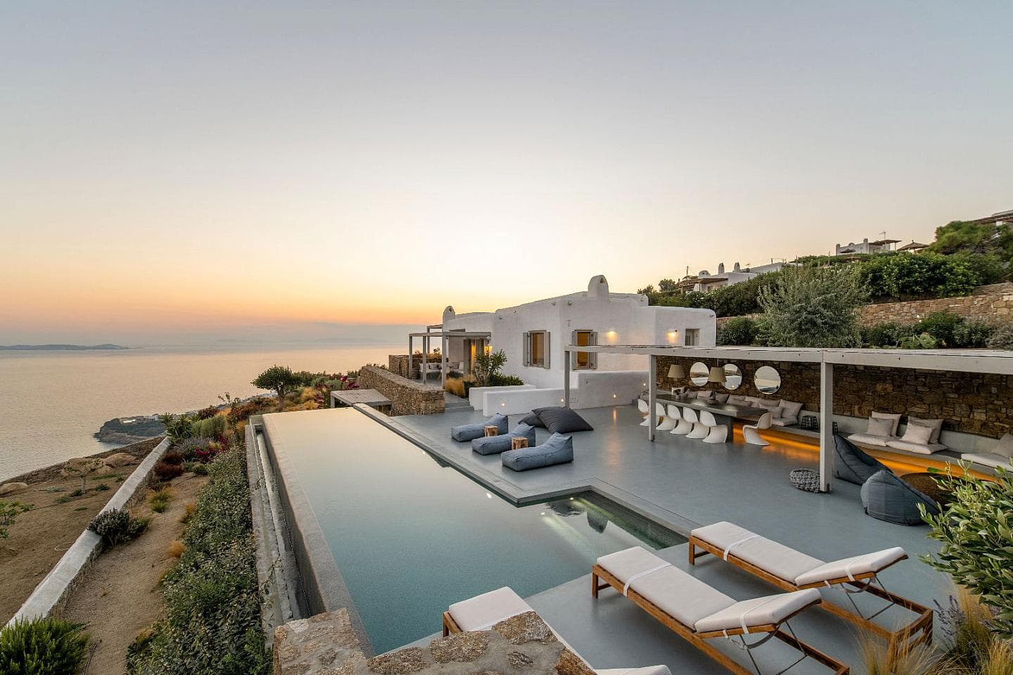 6 Bedroom Villa in Tourlos - photo 1