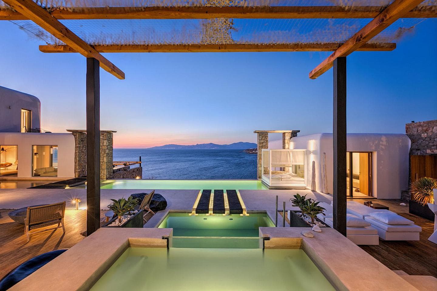 10 Bedroom Villa in Main town - Chora