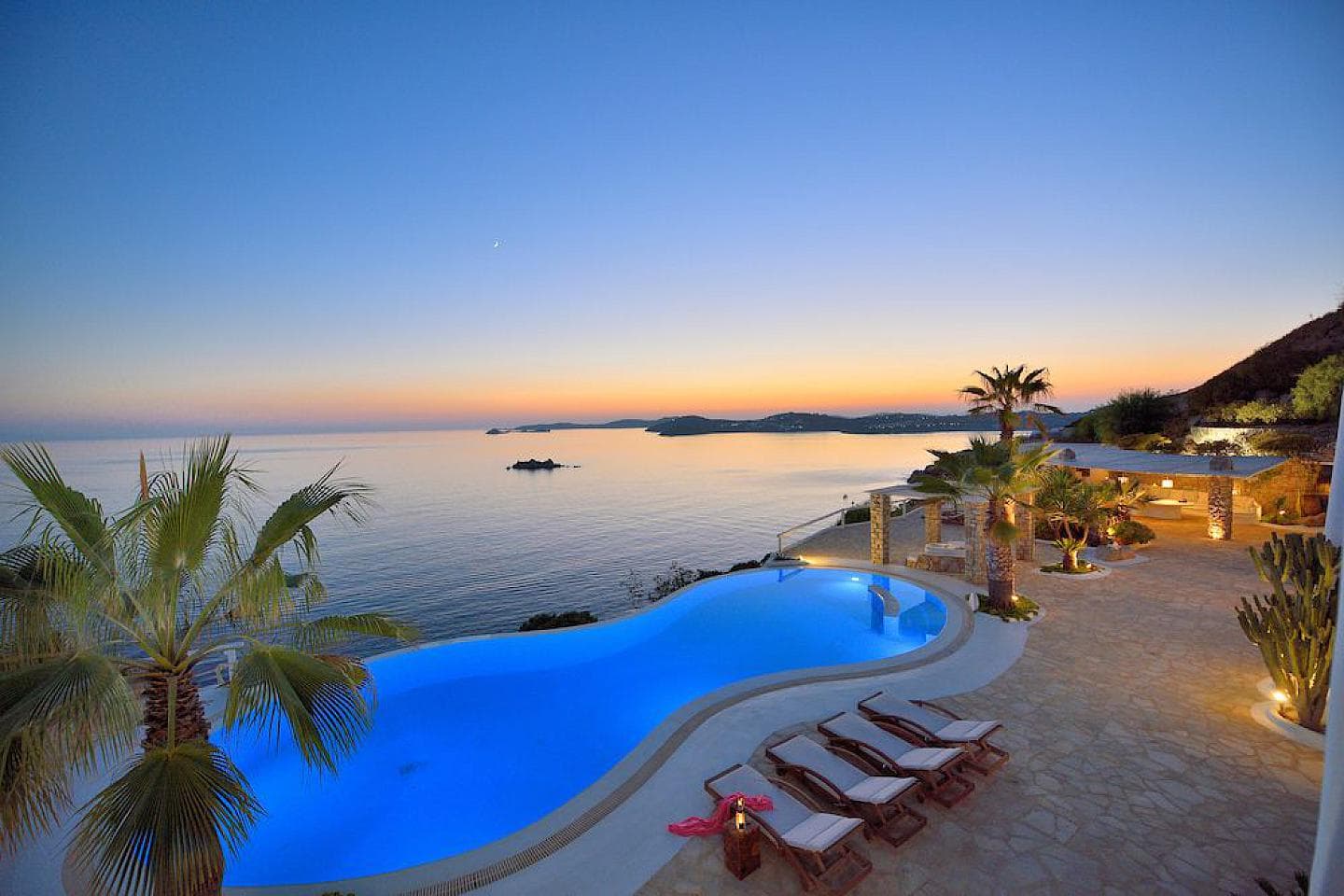 9 Bedroom Villa in Psarrou - photo 2