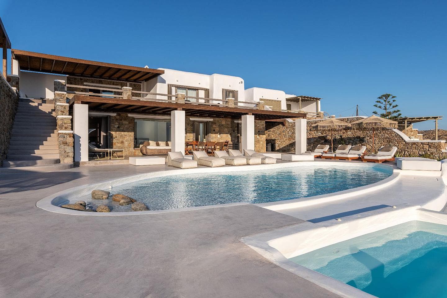8 Bedroom Villa in Main town - Chora - photo 1