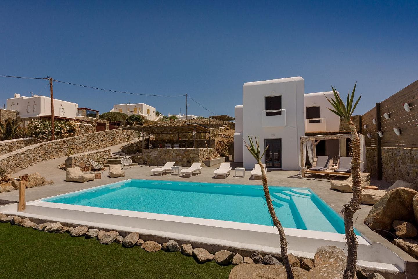 4 Bedroom Villa in Main town - Chora - photo 1