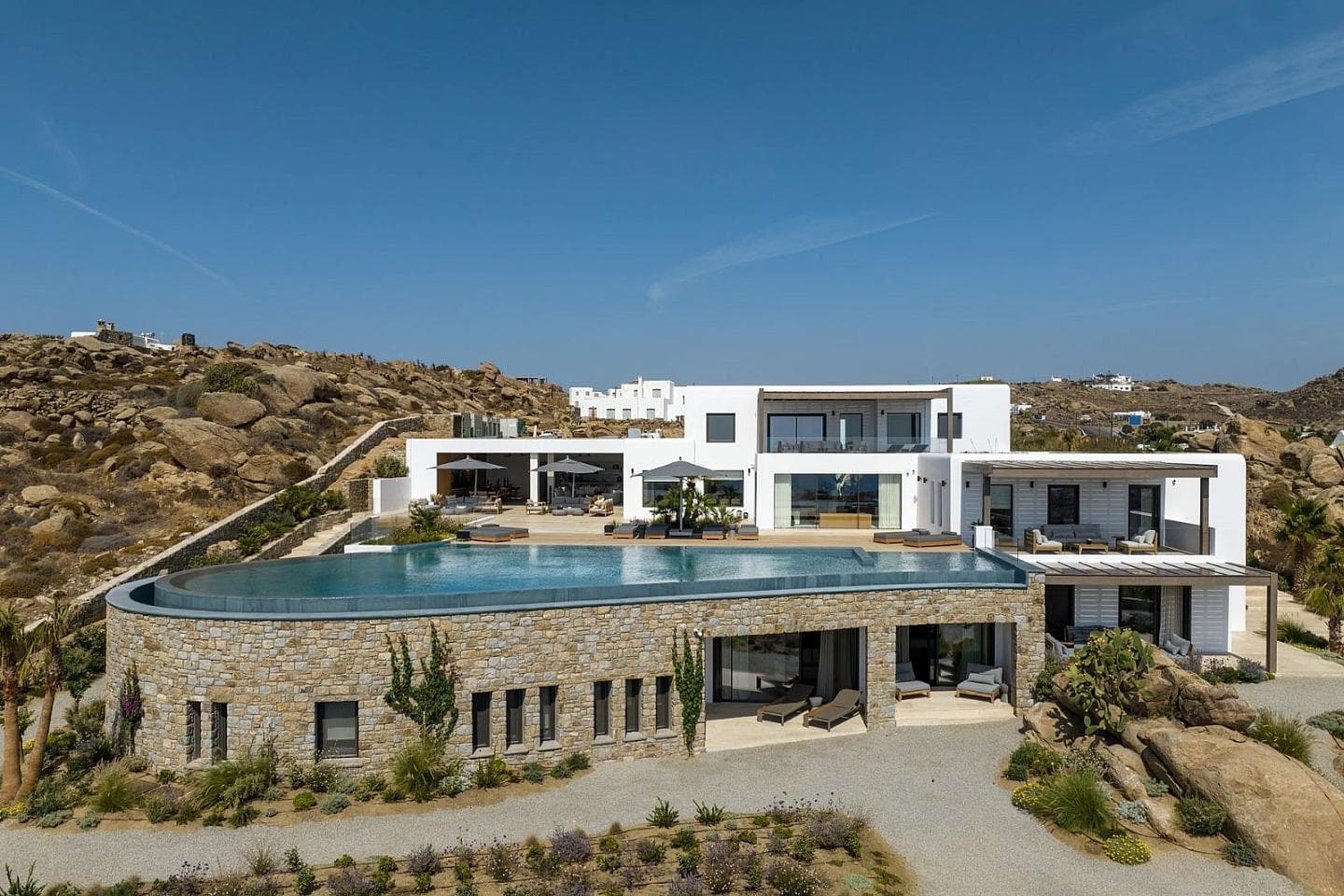 10 Bedroom Villa in Platis Gialos