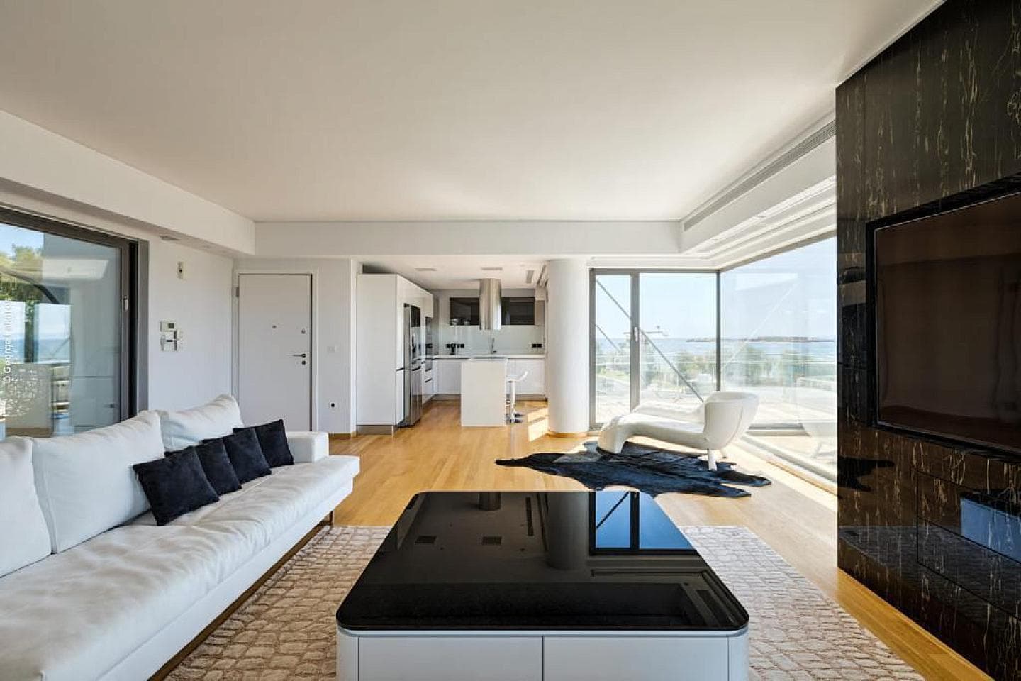 4 Bedroom Maisonette in Evryali - photo 2