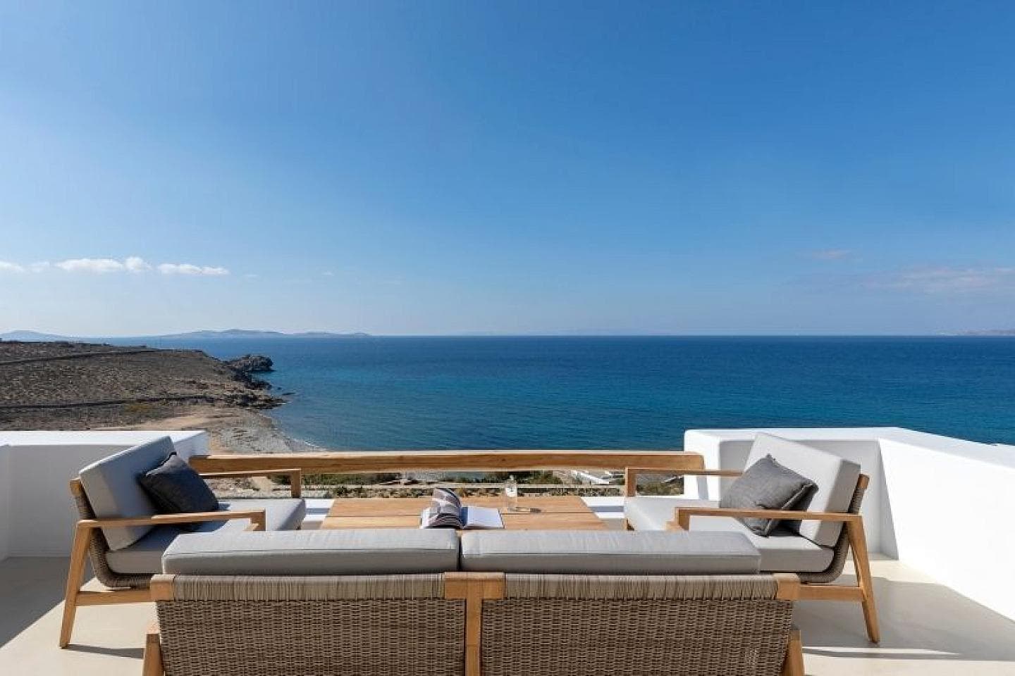 9 Bedroom Villa in Agios Stefanos - photo 1