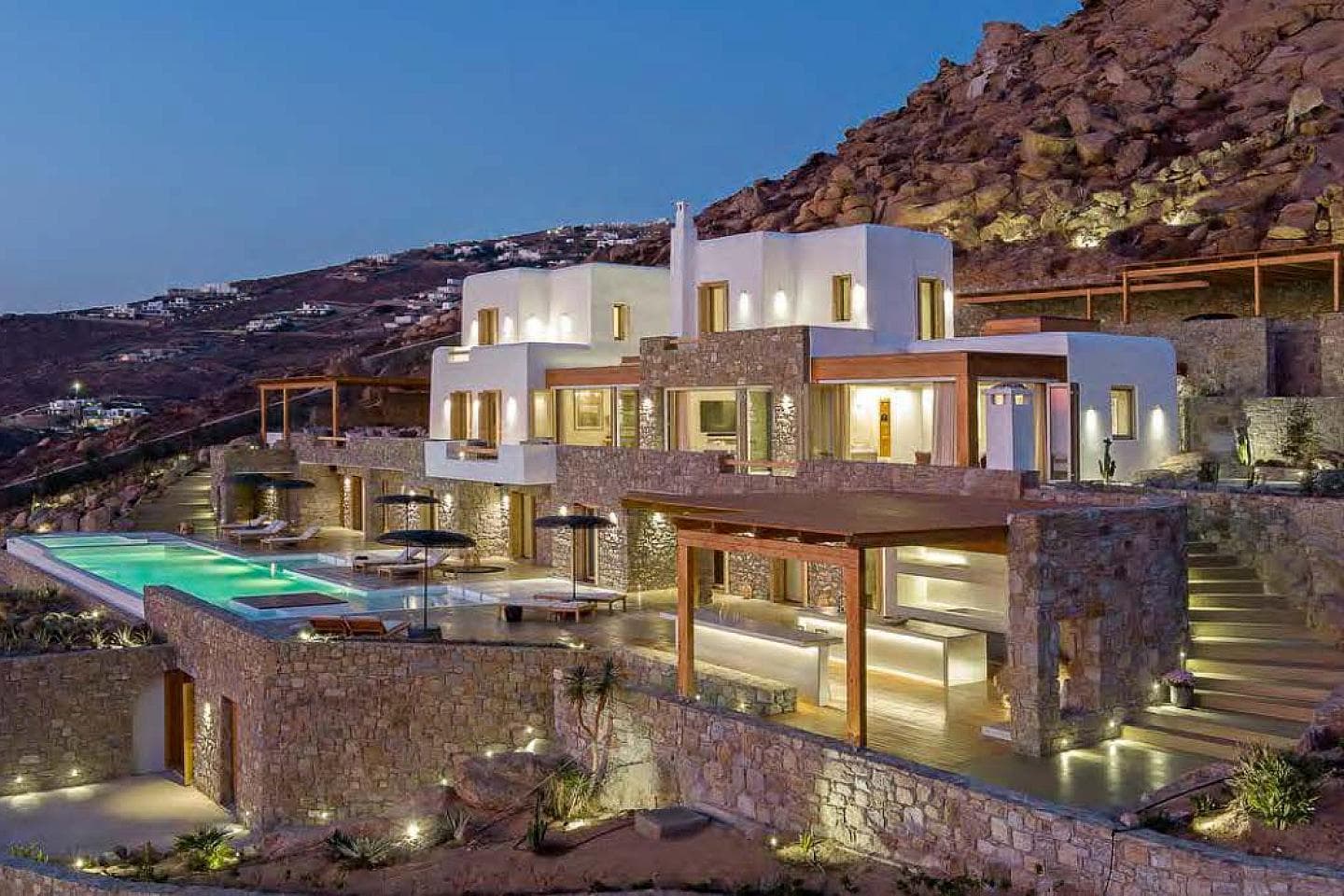 9 Bedroom Villa in Agios Stefanos
