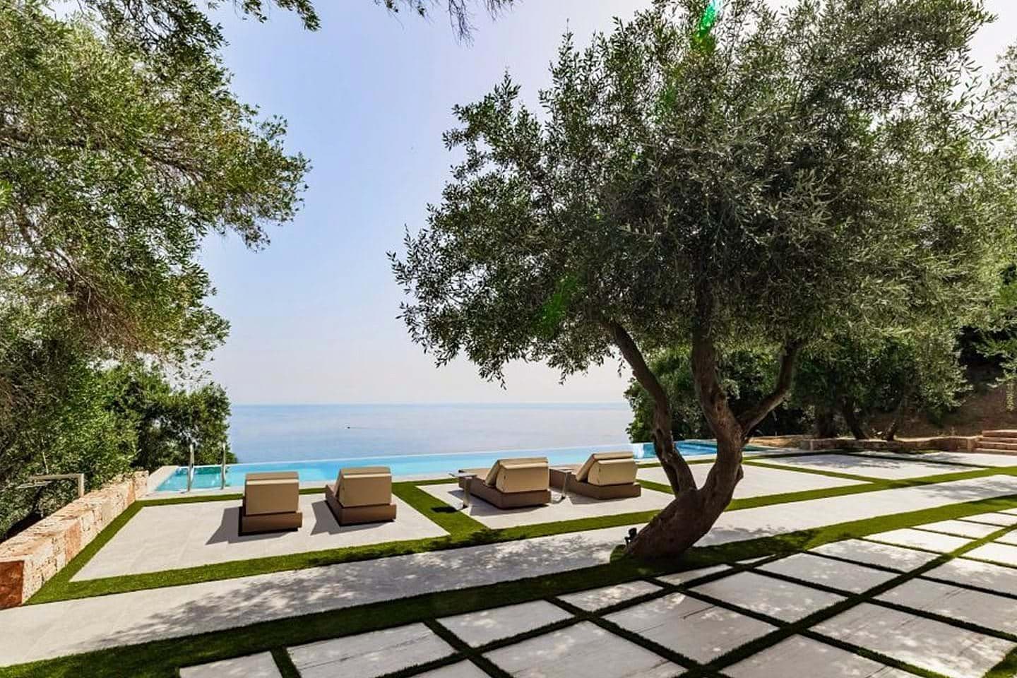 5 Bedroom Villa in Αgios Georgios - photo 2