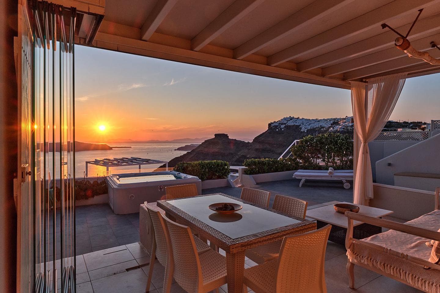 3 Bedroom Villa in Oia
