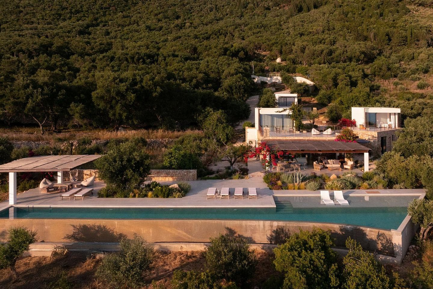 5 Bedroom Villa in Αgios Georgios - photo 2