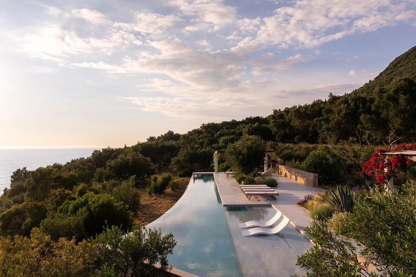 5 Bedroom Villa in Αgios Georgios - photo 1