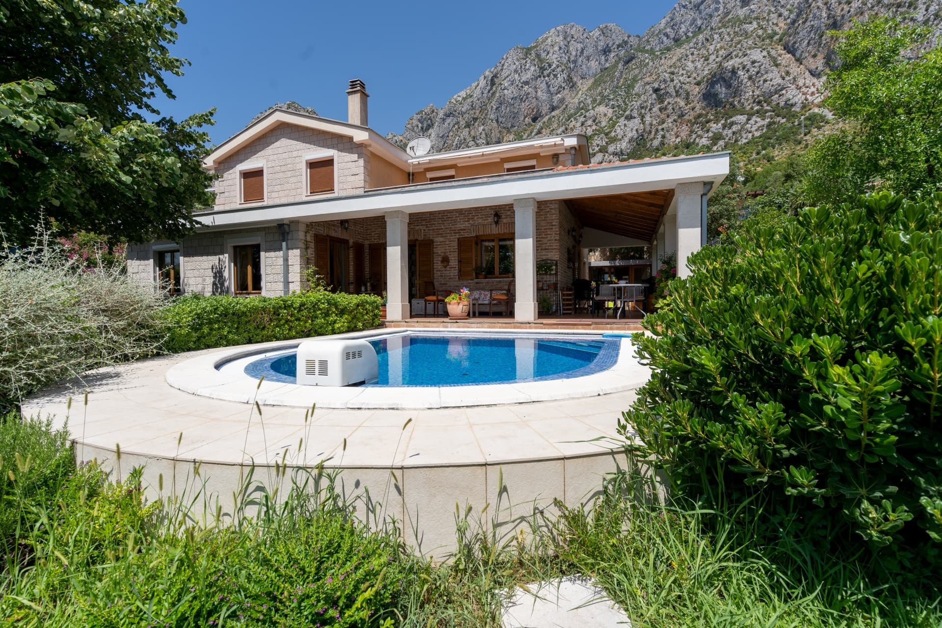 4 Bedroom Family Home in Kotor