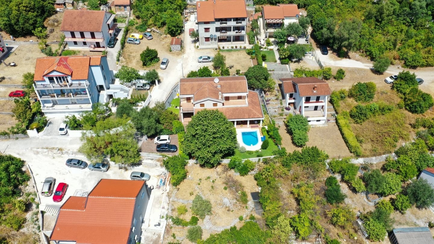 4 Bedroom Family Home in Kotor - photo 2