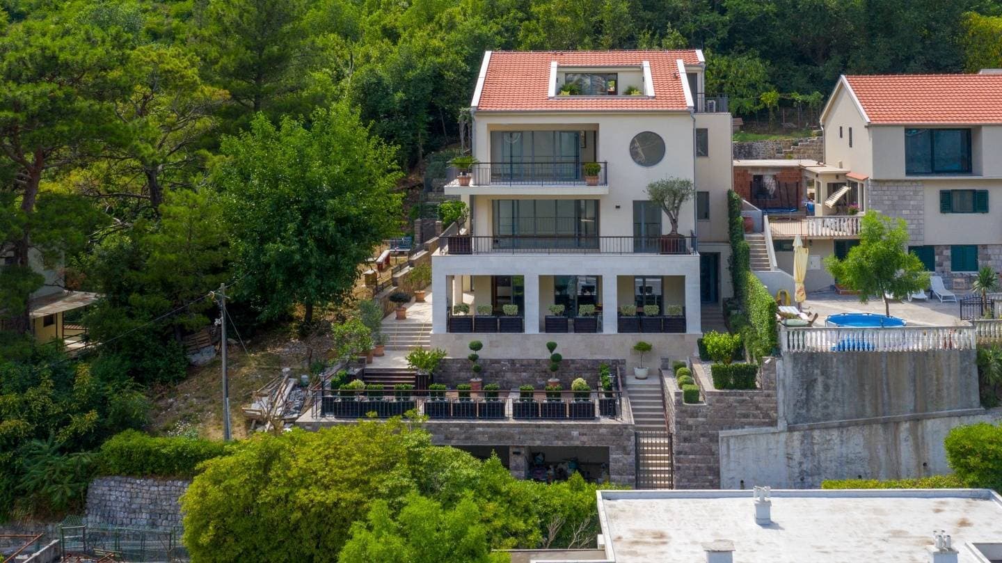 2 Bedroom Apartment in Kotor - photo 1