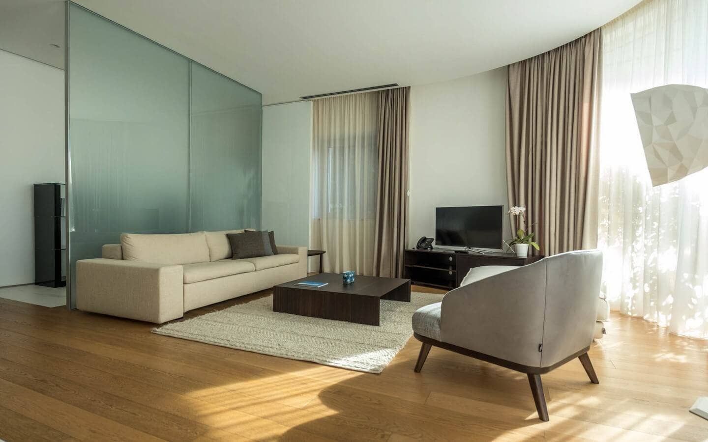 1 Bedroom Apartment in Dukley Gardens - photo 2