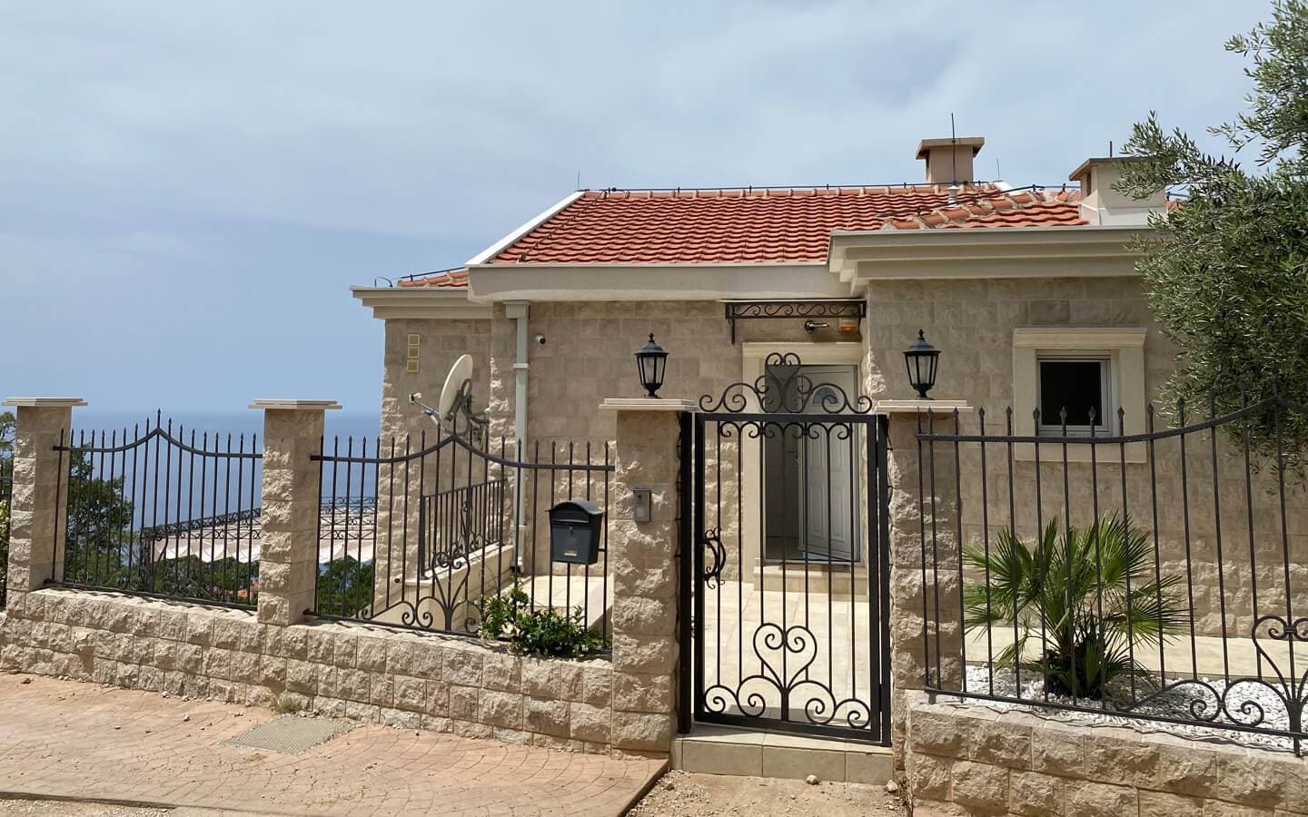 8 Bedroom Villa in Reževici - photo 2