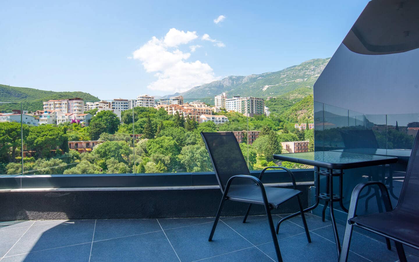 1 Bedroom Apartment in Becici - photo 2