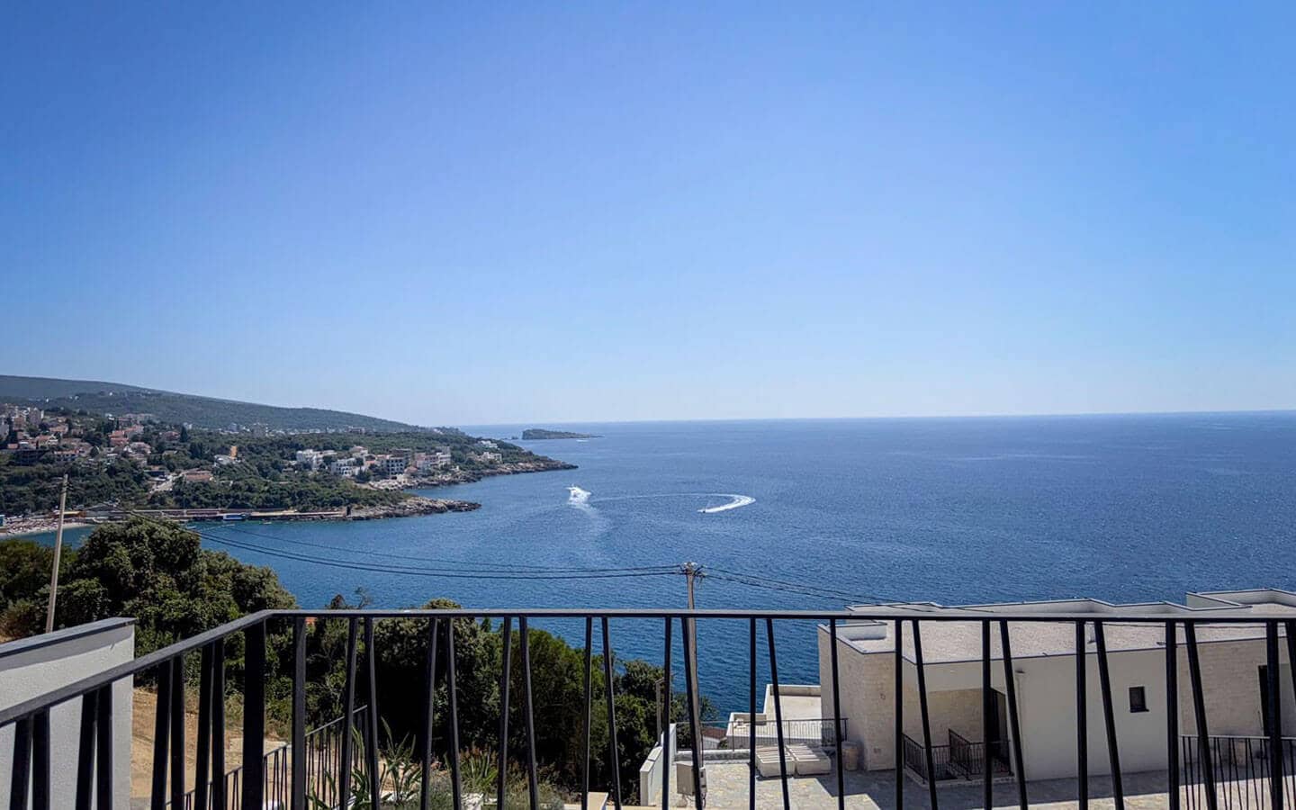 4 Bedroom Villa in Utjeha - photo 1