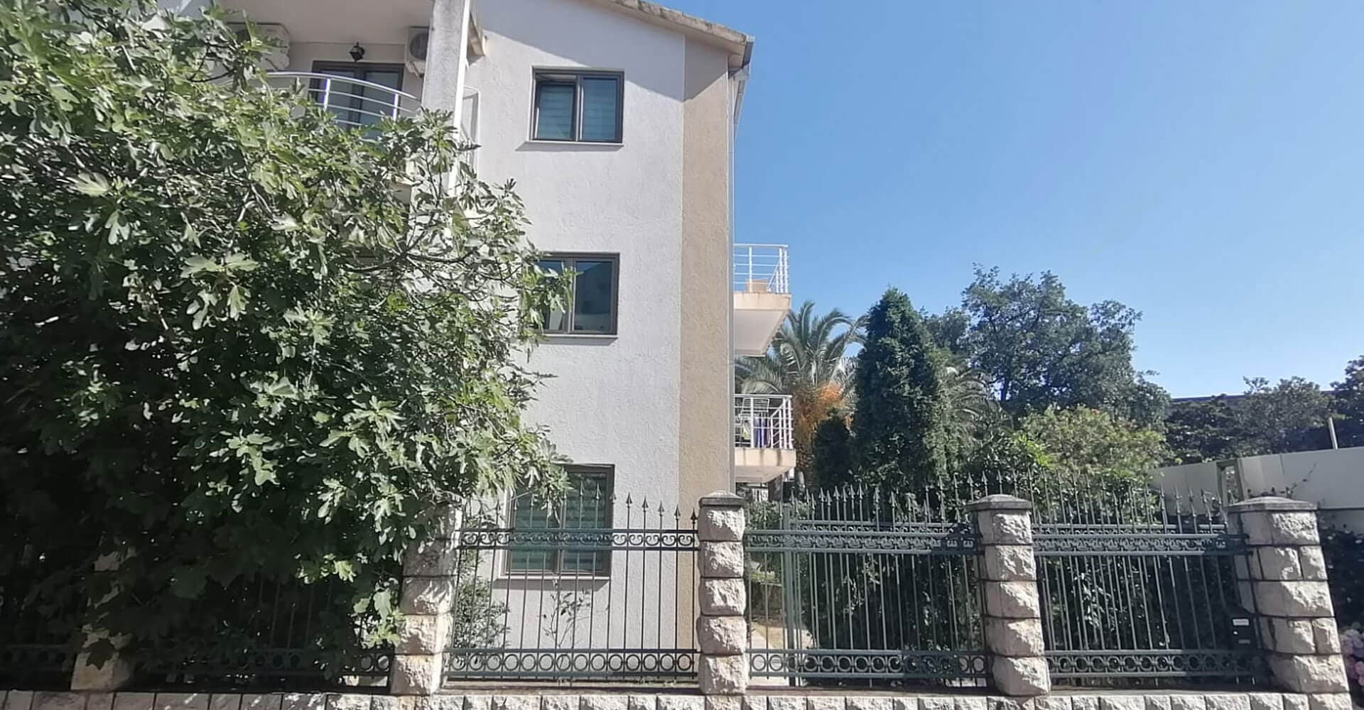 15 Bedroom House in Becici