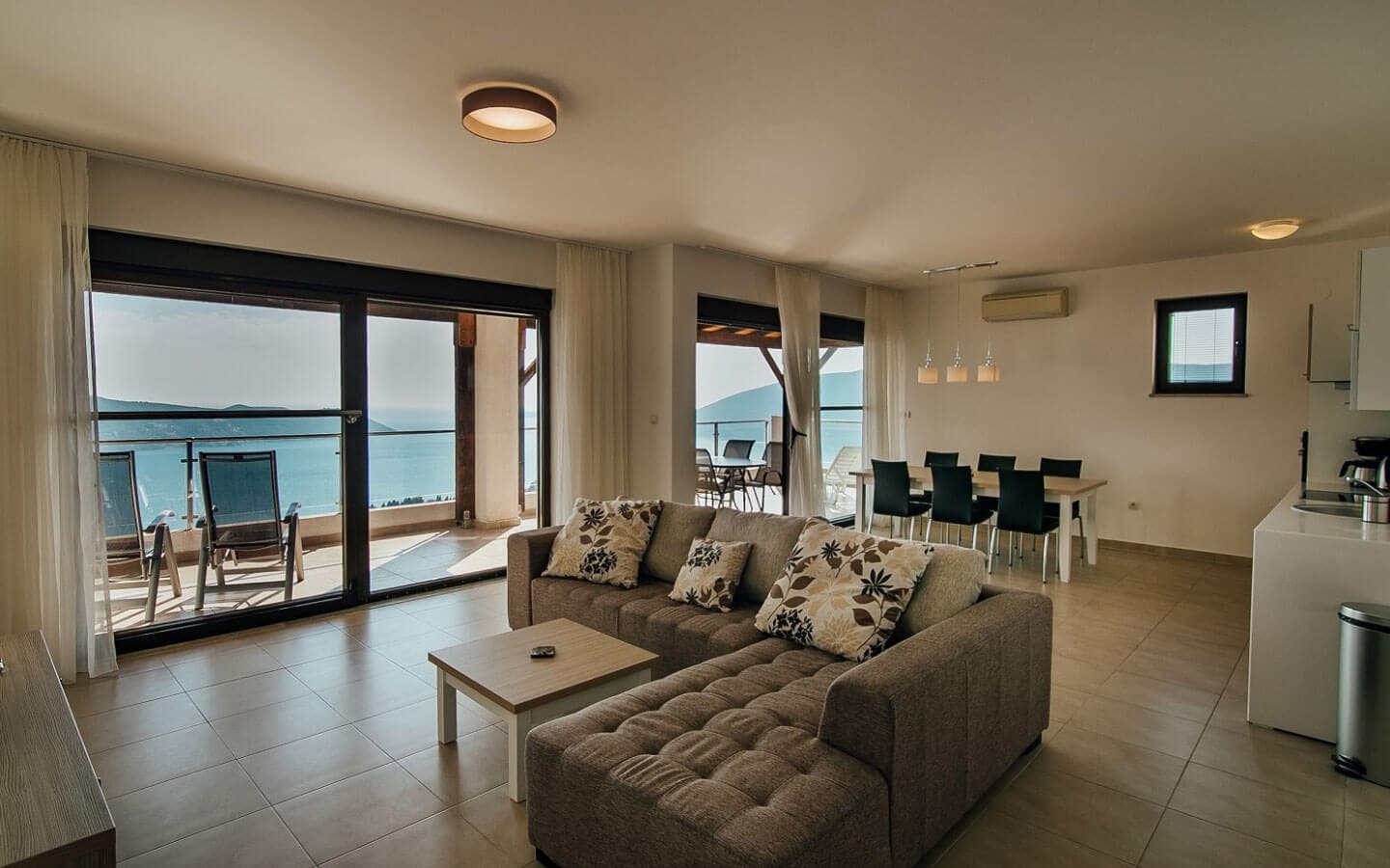 3 Bedroom Apartment in Herceg Novi - photo 2