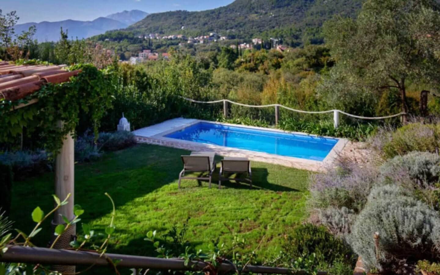 2 Bedroom Villa in Kavac - photo 1