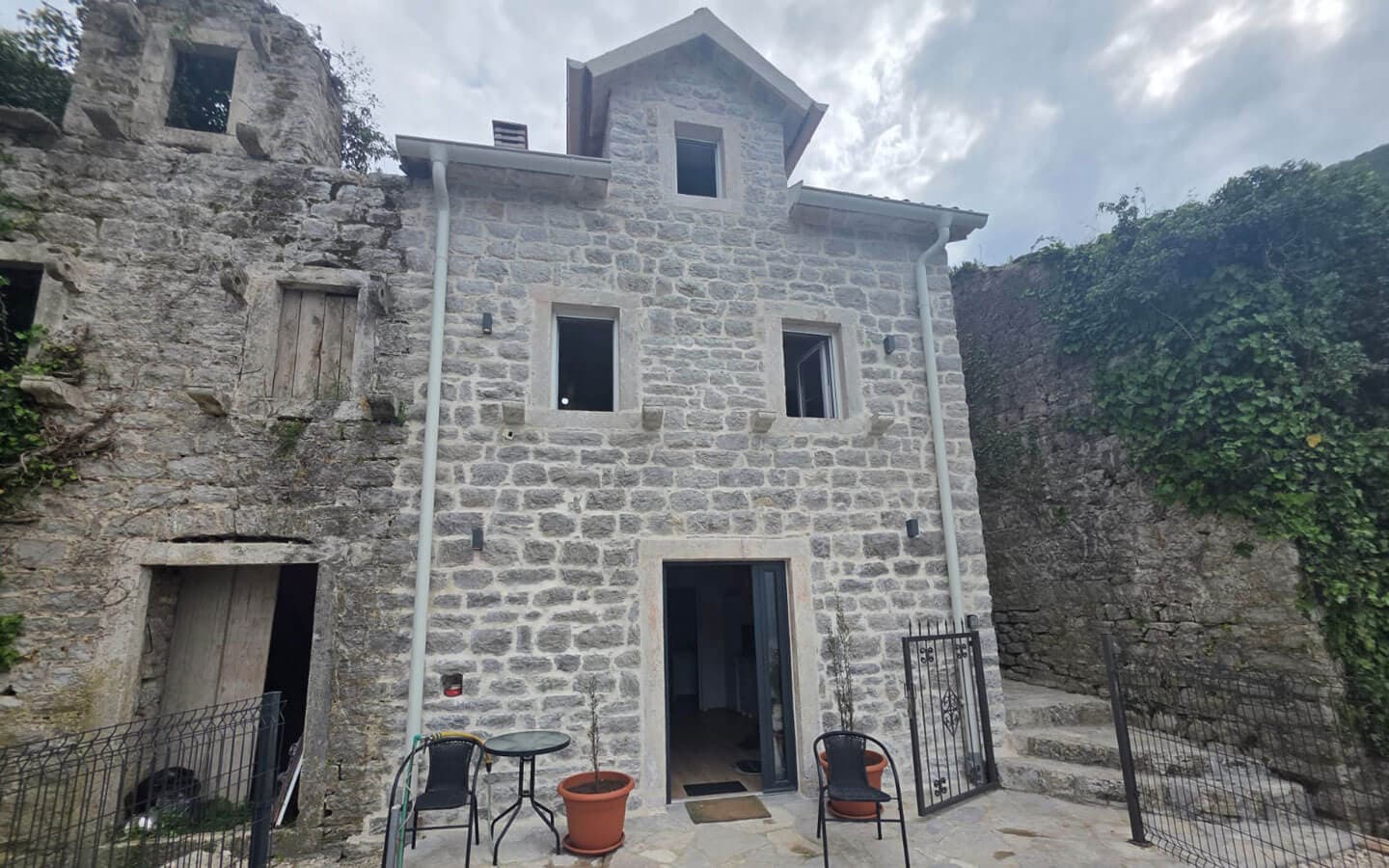 Studio House in Kotor - photo 2