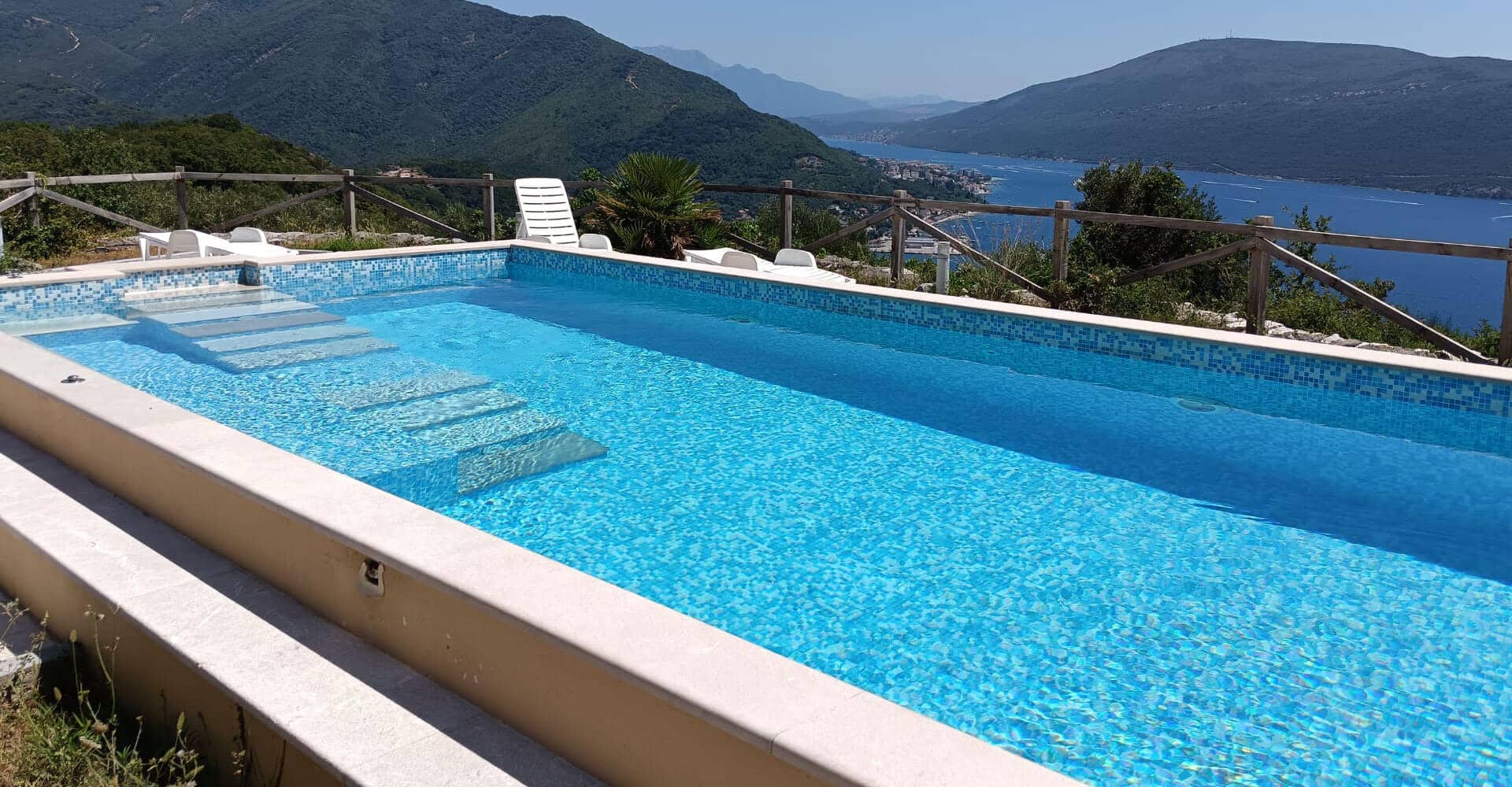 1 Bedroom Apartment in Herceg Novi - photo 1