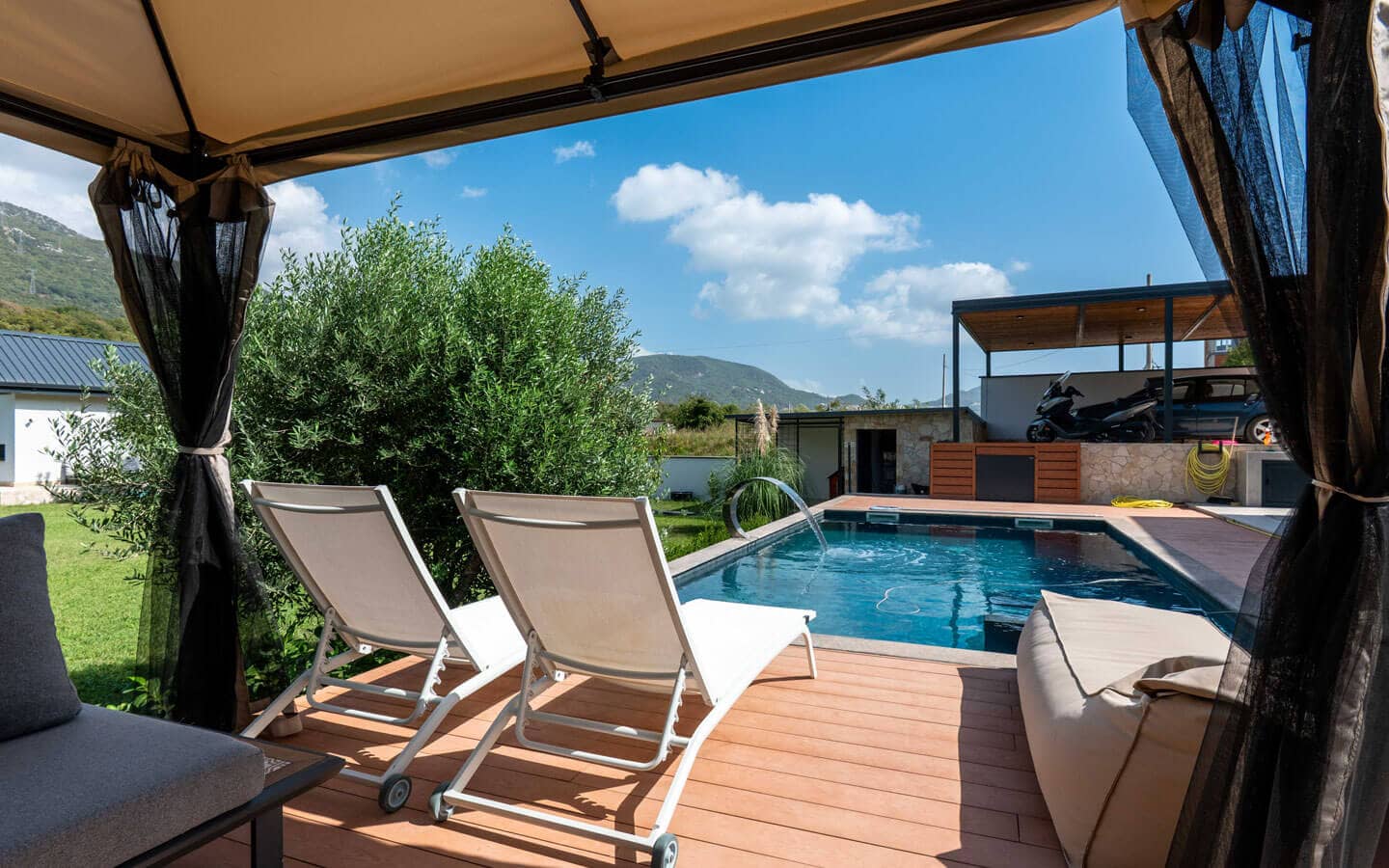 4 Bedroom Property in Kotor - photo 2