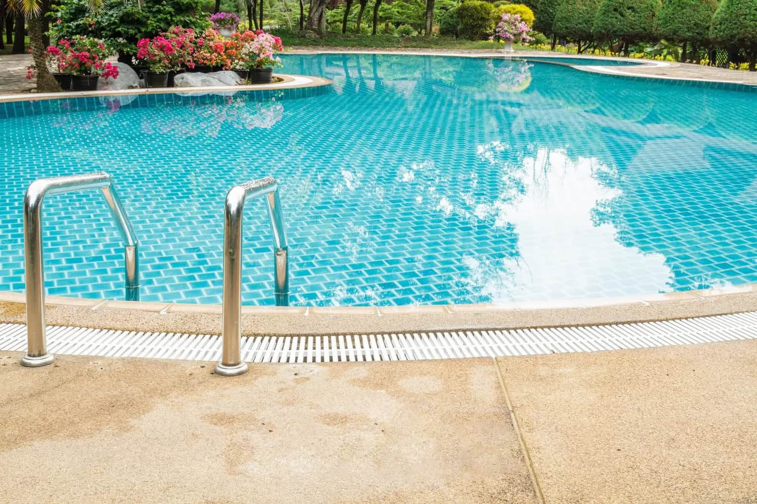 Homes with stunning swimming pools in dubai and abu dhabi