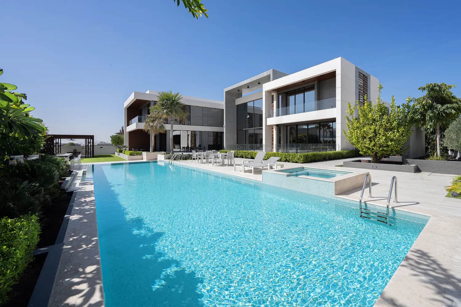 The cost of building, maintaining, and cooling a pool in Dubai