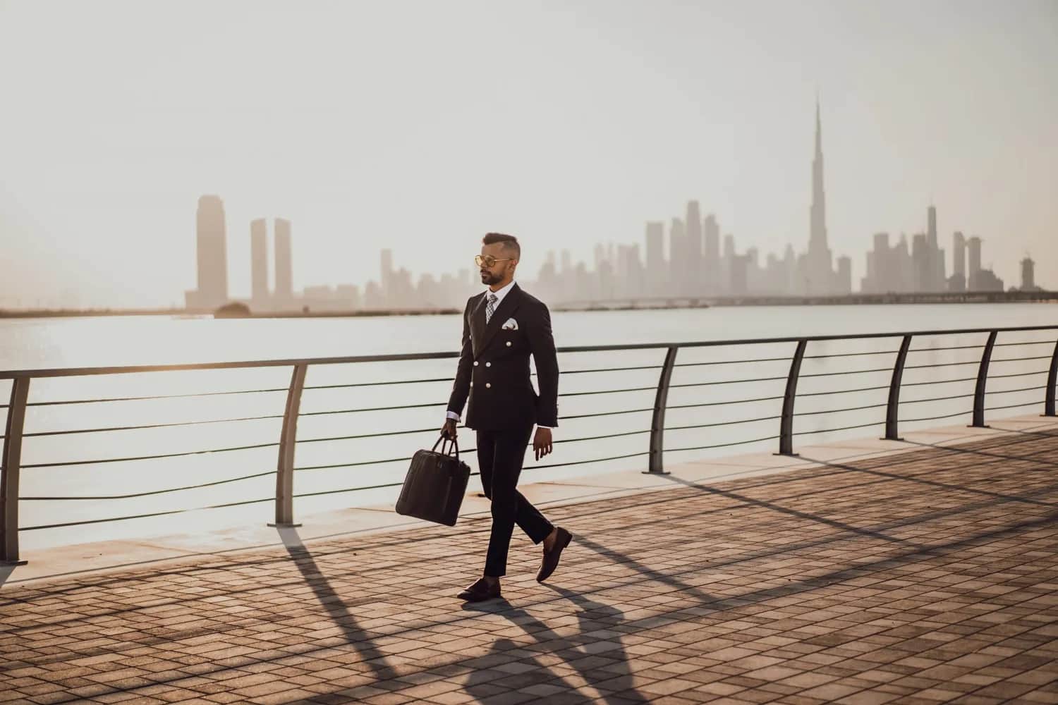 What is the difference between a real estate broker and a real estate agent?