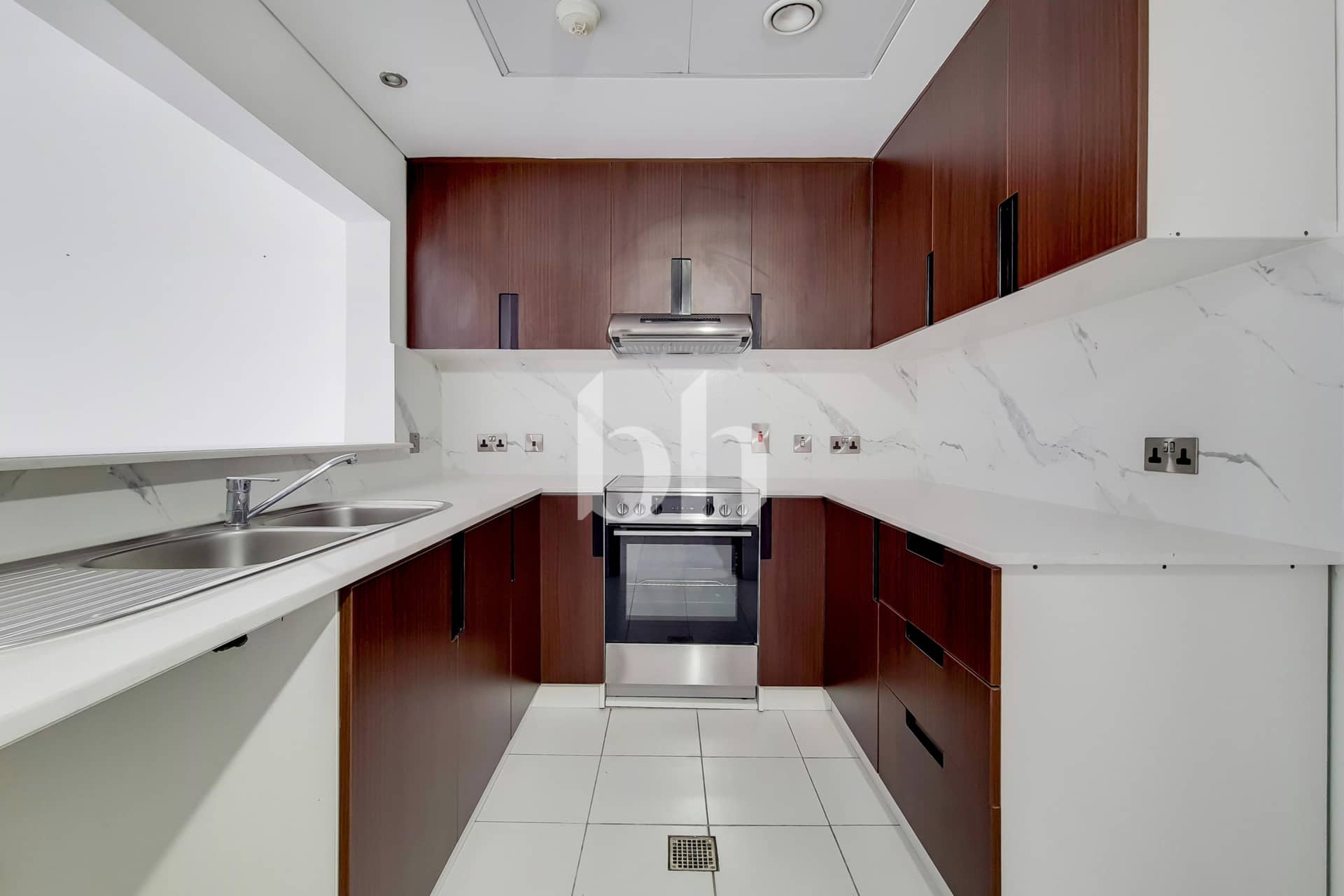 2 Bedroom Apartment in Marina Tower - photo 2