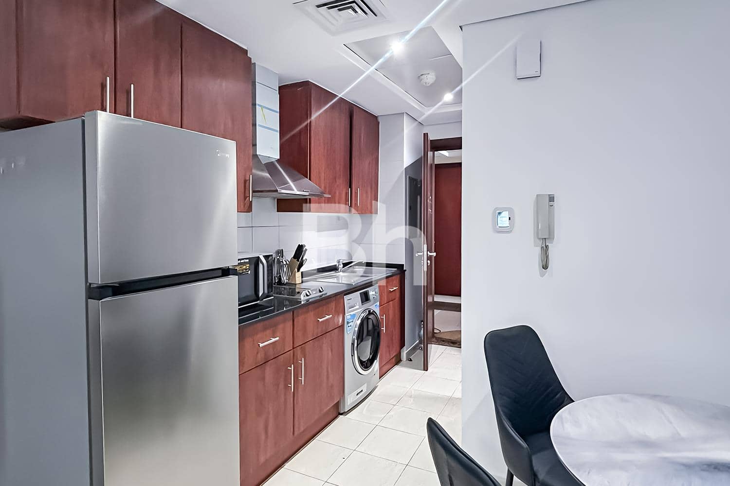 Studio Apartment in Lake View Tower - photo 2