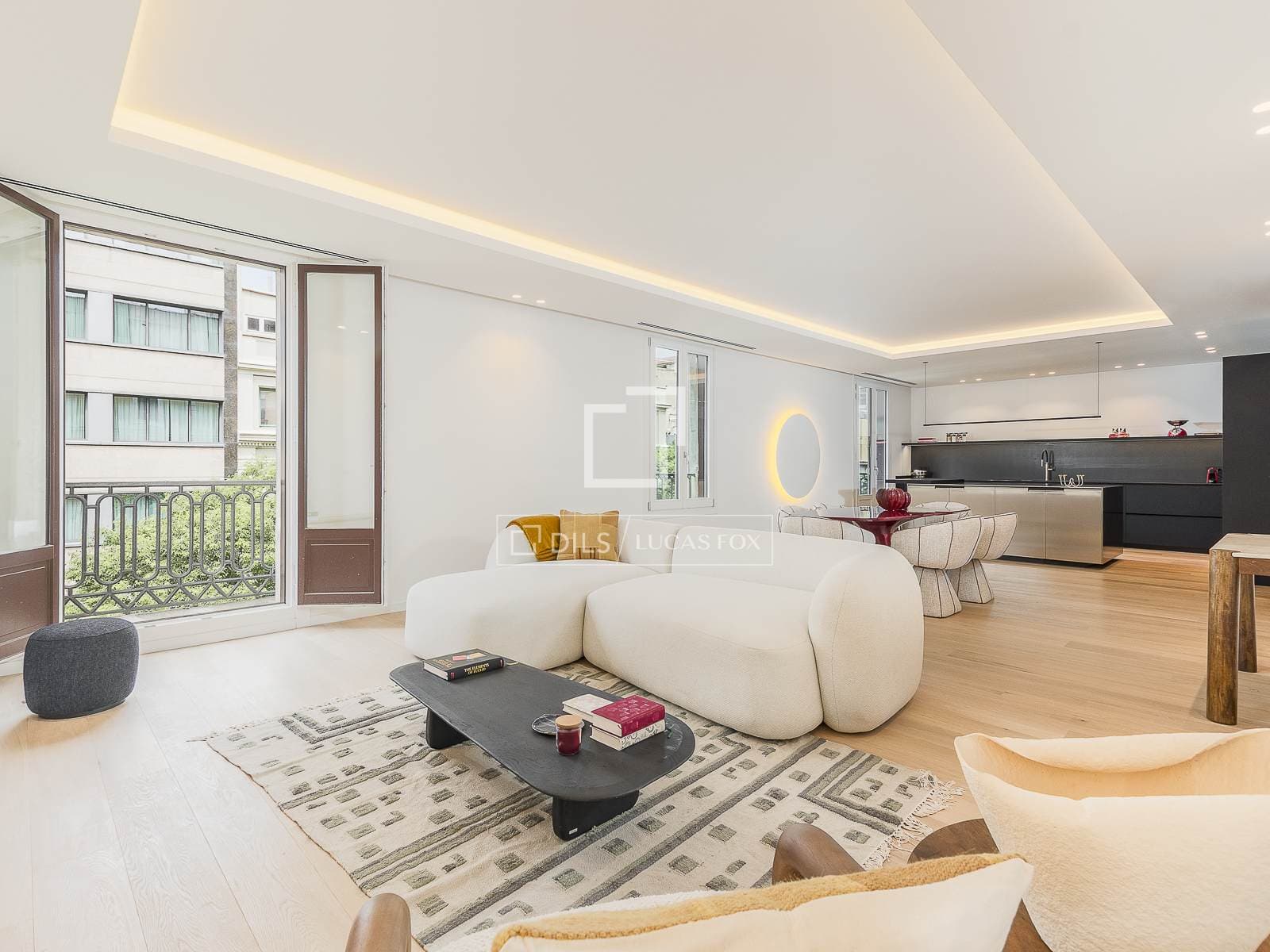 4 Bedroom Apartment in Consell de Cent
