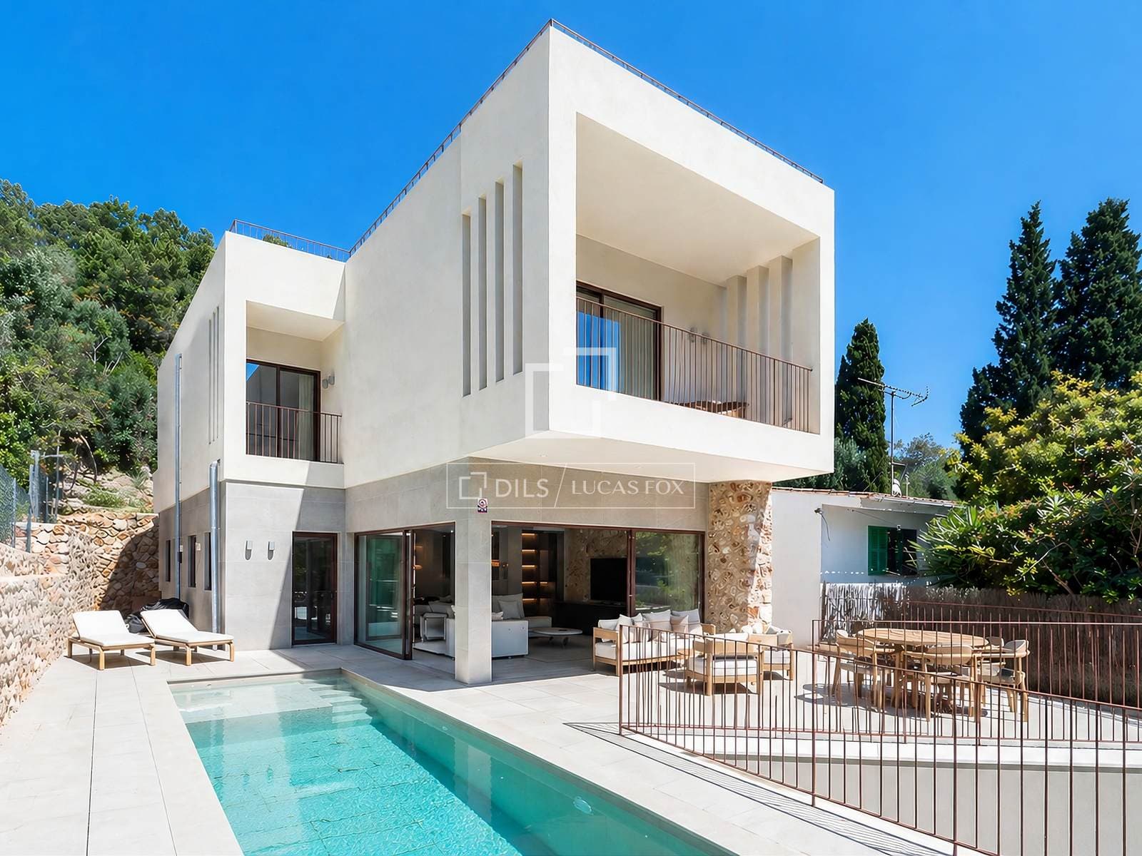4 Bedroom House / Villa in Biniarroi