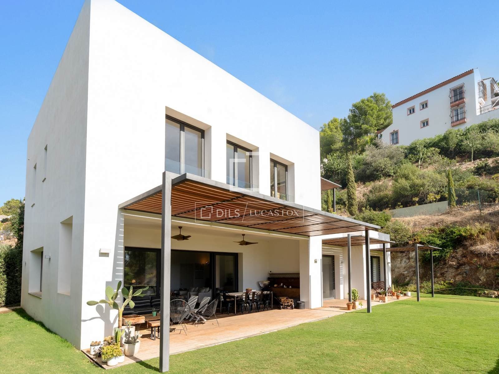 6 Bedroom House / Villa in El Madroñal - photo 2