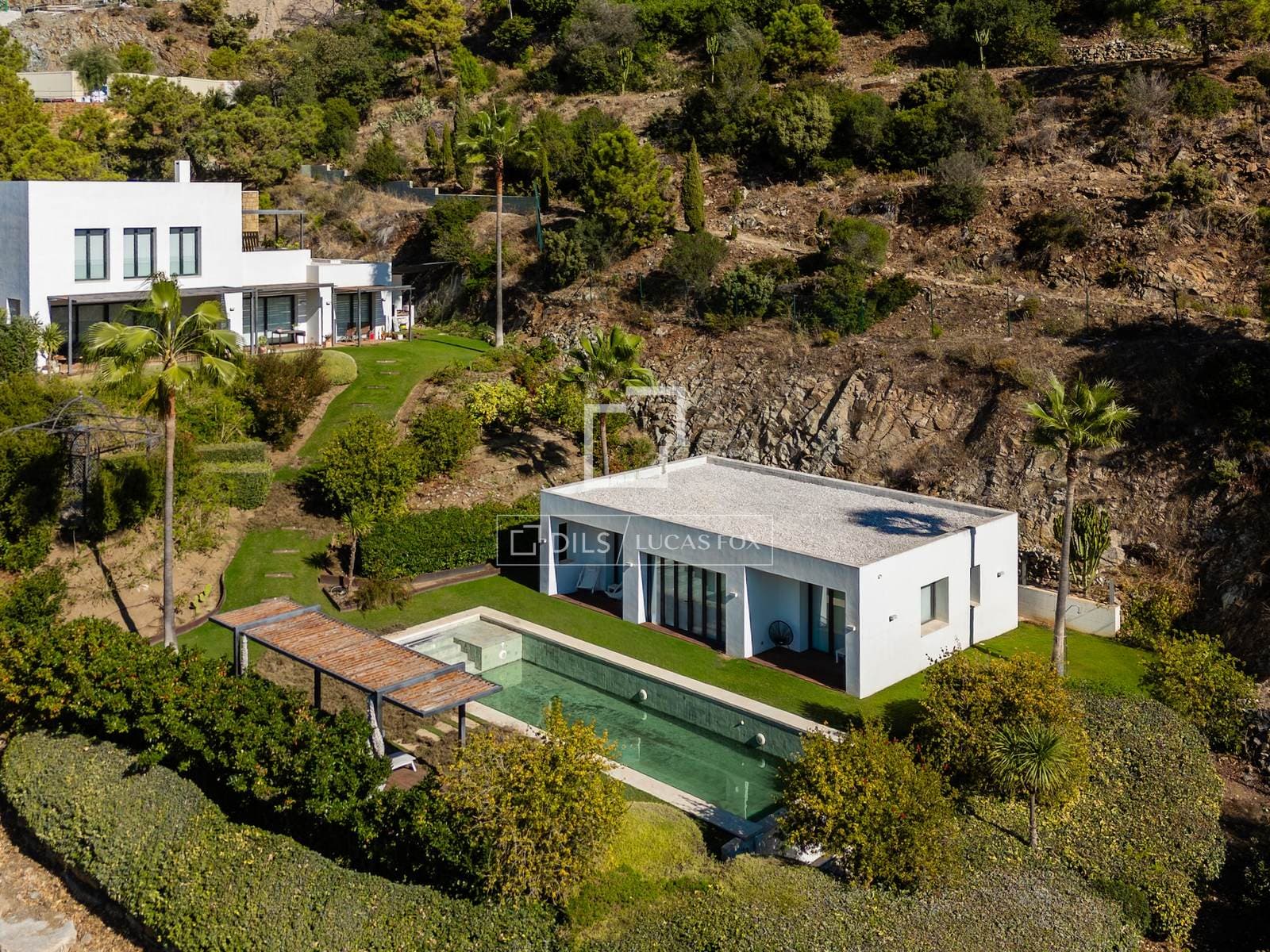 6 Bedroom House / Villa in El Madroñal - photo 1