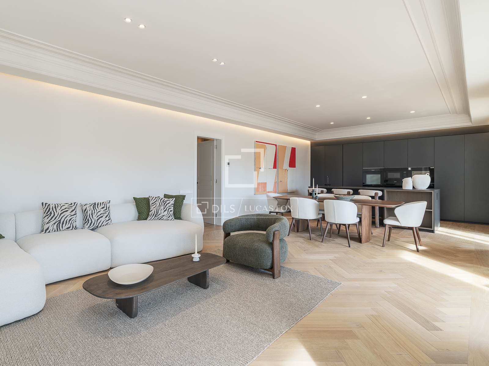 4 Bedroom Apartment in Consell de Cent - photo 1