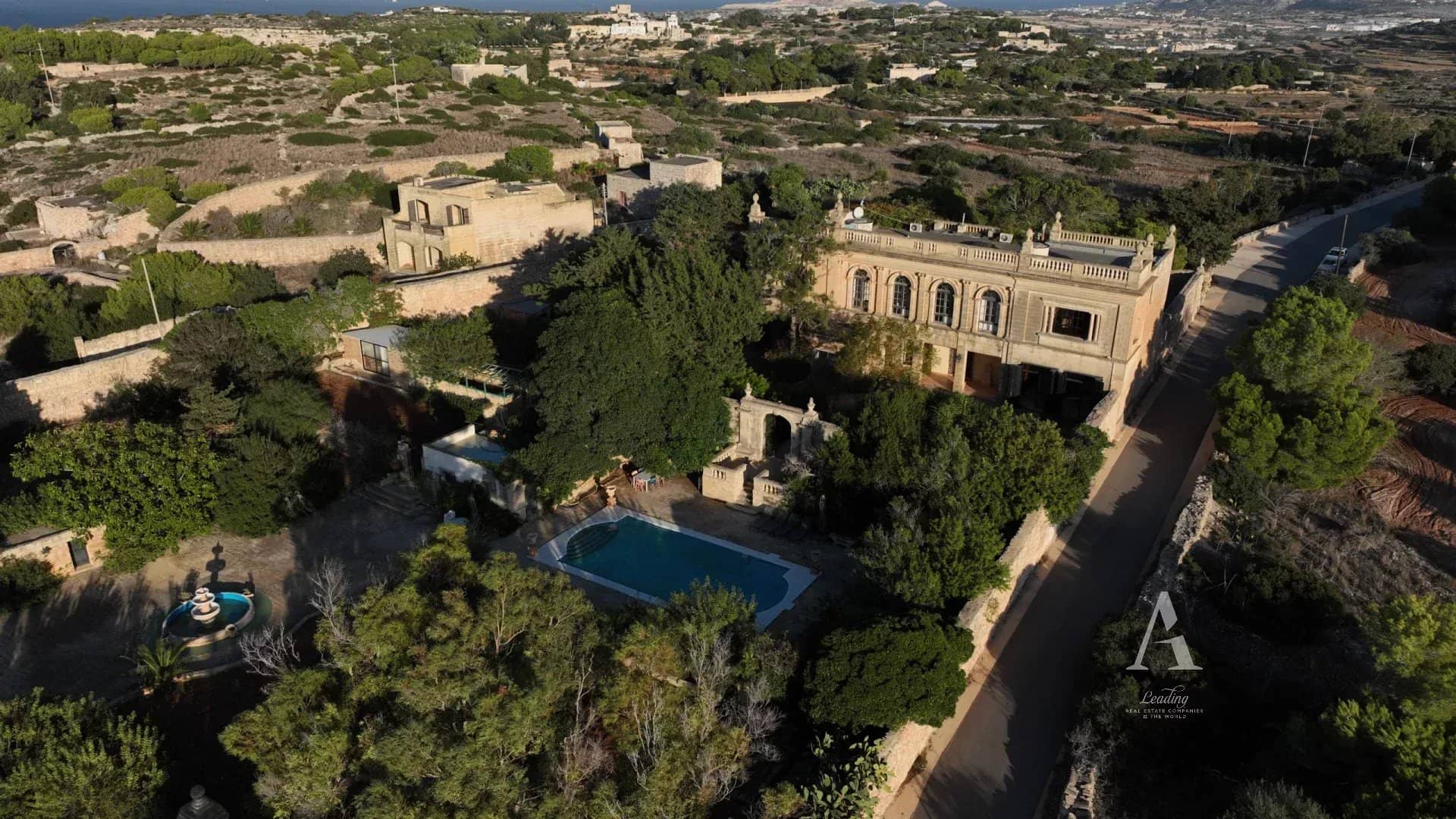 8 Bedroom Country House in Saint Paul's Bay - photo 1