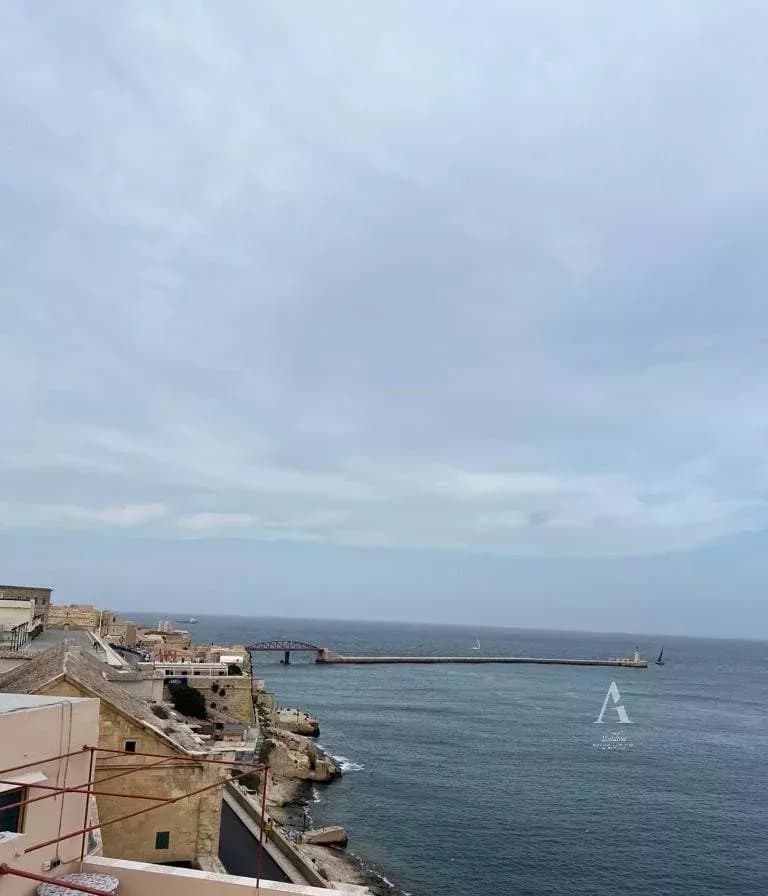 3 Bedroom Town House in Valletta - photo 1