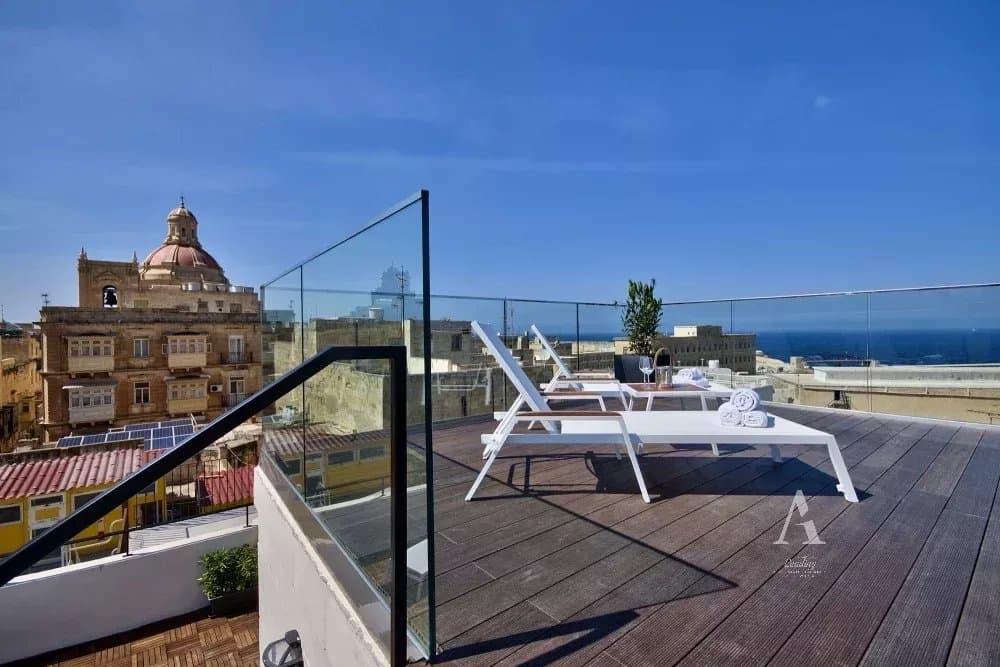 3 Bedroom Apartment in Valletta - photo 1