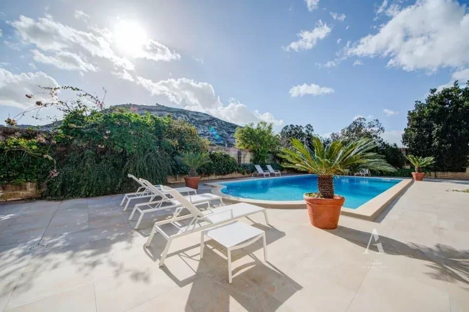 4 Bedroom House in Naxxar - photo 1