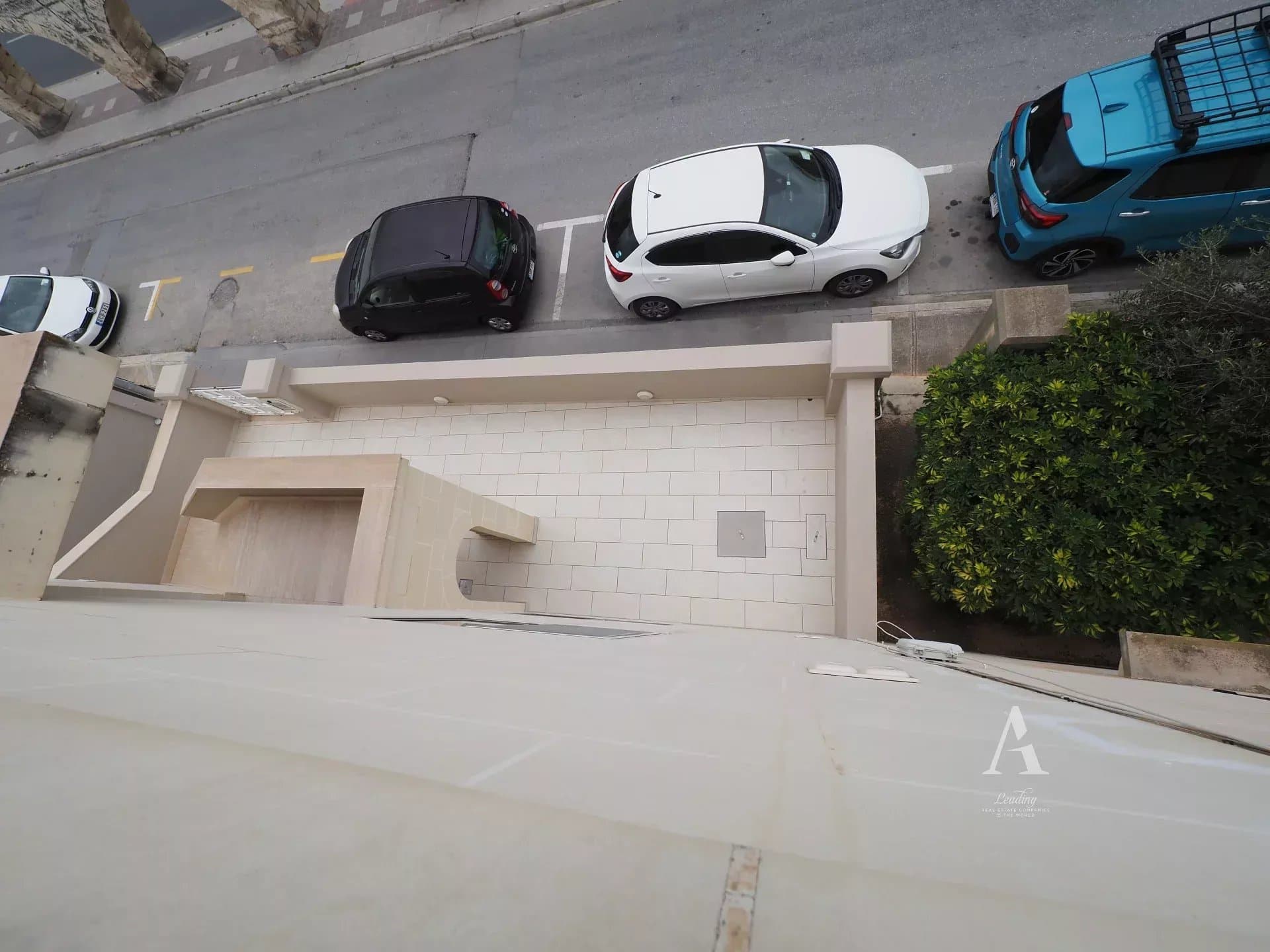 3 Bedroom Apartment in Birkirkara - photo 2