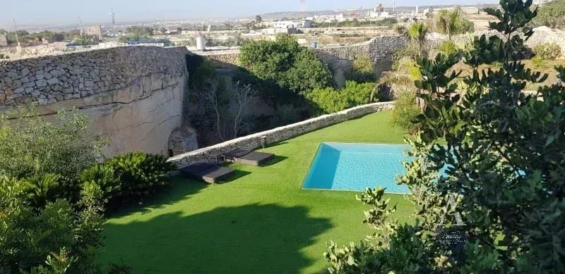 4 Bedroom House in Gharghur - photo 1
