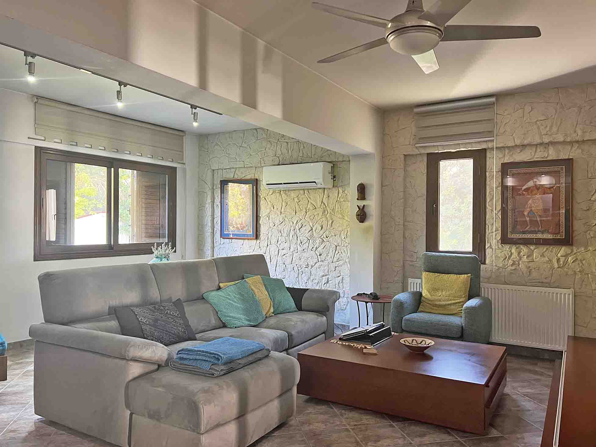 4 Bedroom House in Spirou HAdjiyiakoumi - photo 1