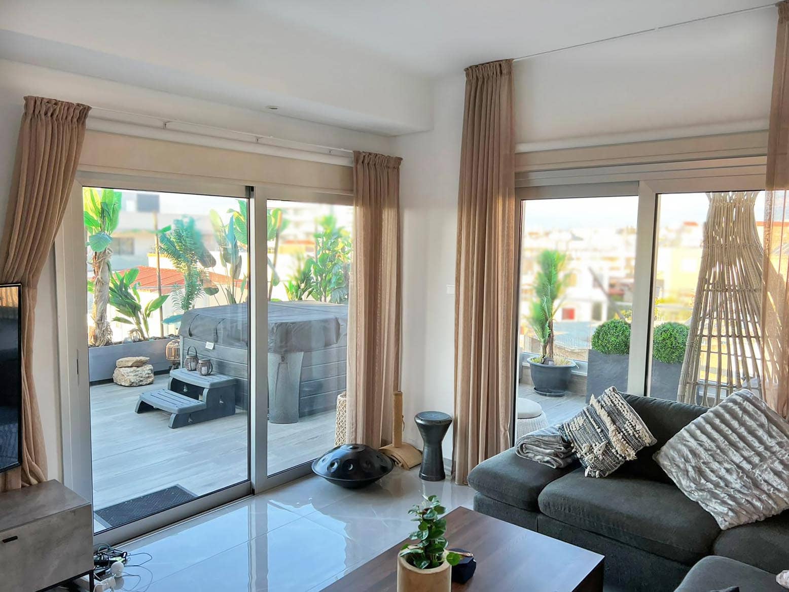 2 Bedroom Penthouse in 130 Arch. Makariou Panthea - photo 1