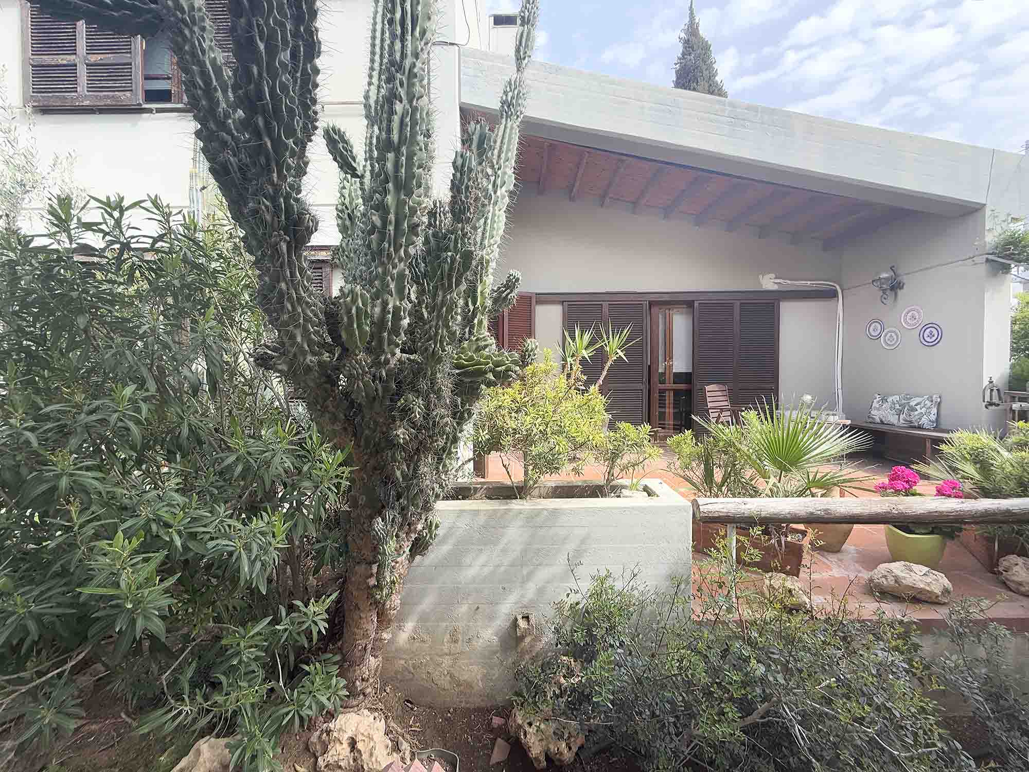 4 Bedroom House in Danais